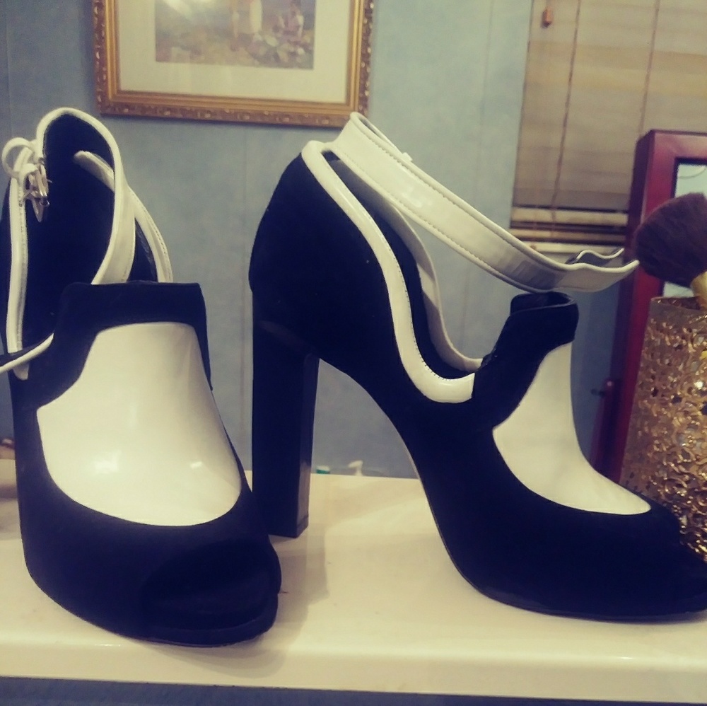 Barely worn,  Rachel Roy Spectators - Picture 4 of 4